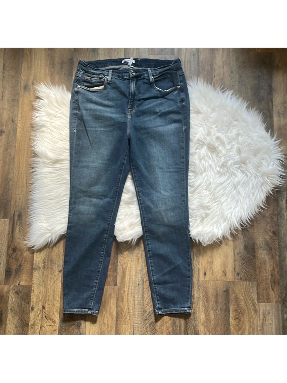 Good American Good Legs
Crop Jeans size 16